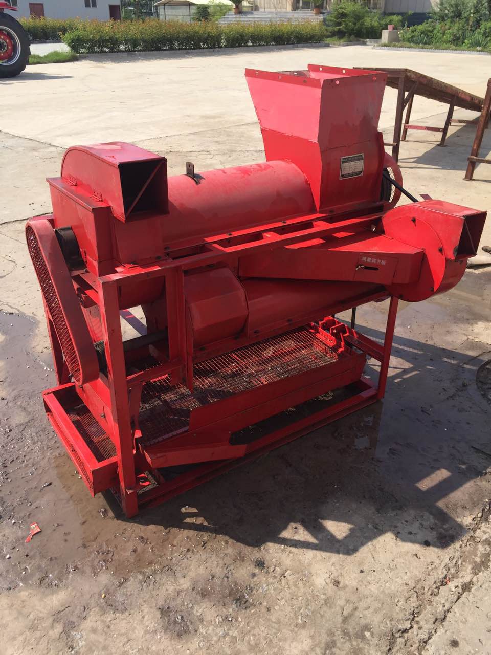 四輪半自動脫粒機